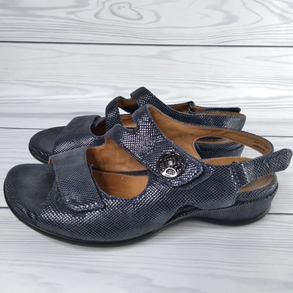 Clarks Artisian women's gray blue shiny metallic adjustable strap sandals 6.5W